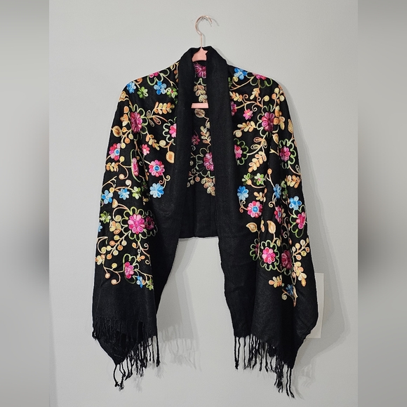 Made in Mexico Sweaters - EMBROIDERED SCARF